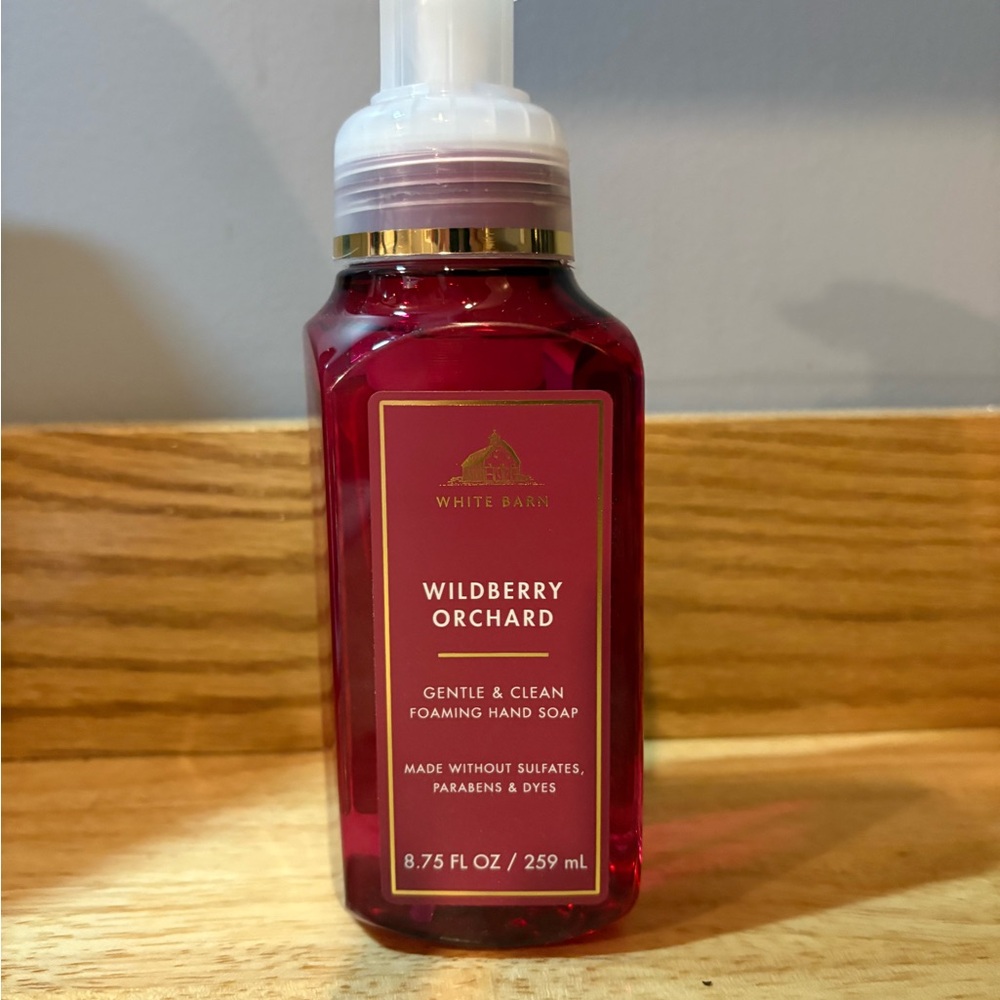 White Barn Wildberry Orchard Foaming Hand Soap